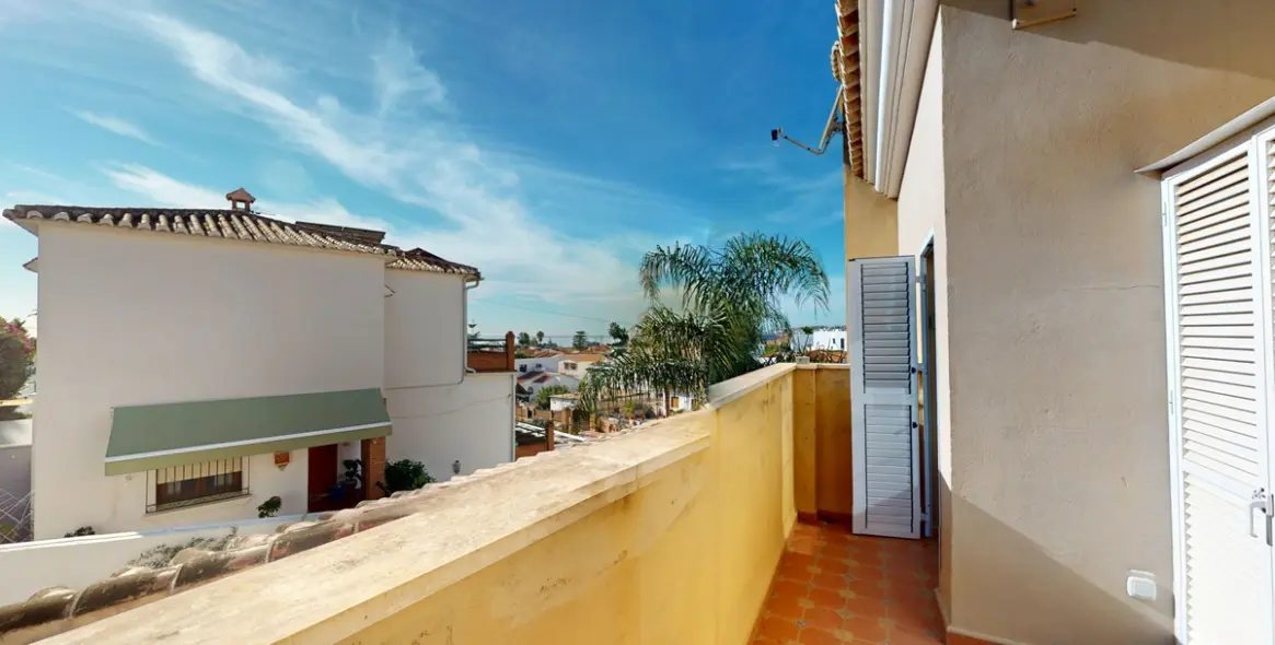 Sale of detached villa in Caleta de Vélez 34