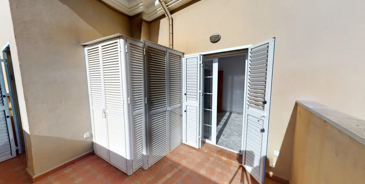 Sale of detached villa in Caleta de Vélez 35