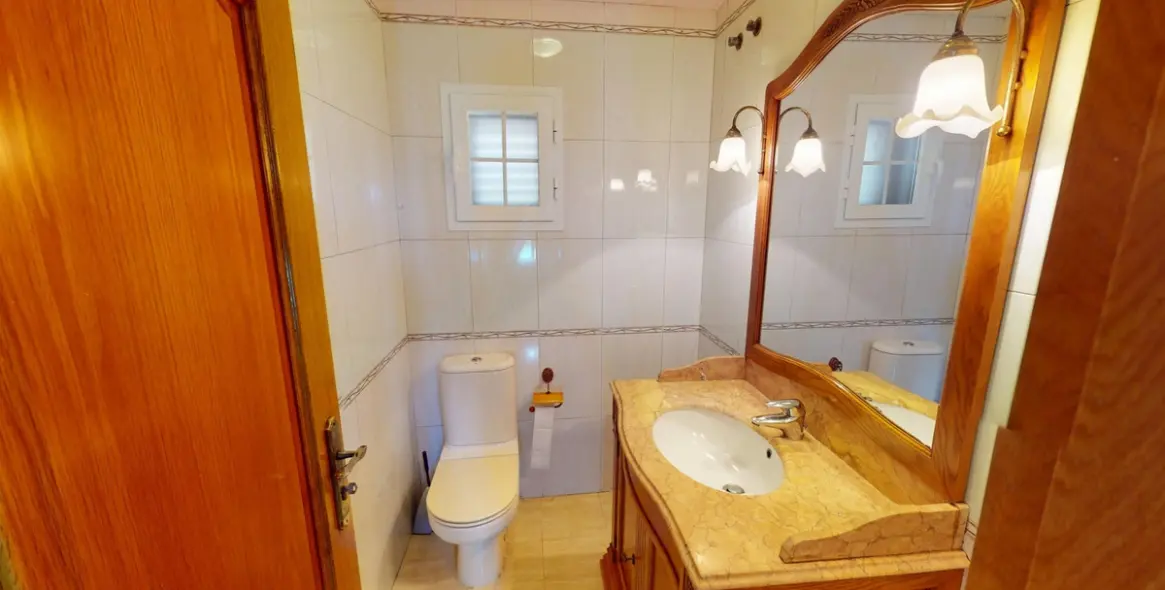 Sale of detached villa in Caleta de Vélez 39