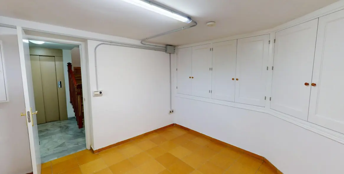 Sale of detached villa in Caleta de Vélez 43