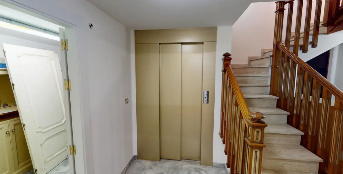 Sale of detached villa in Caleta de Vélez 44