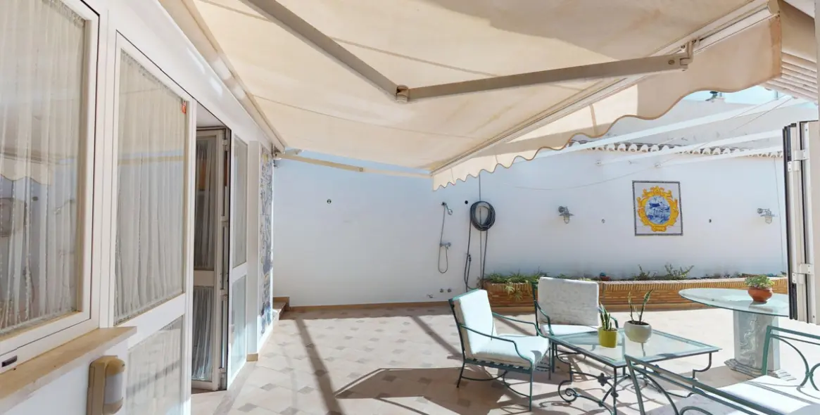 Sale of detached villa in Caleta de Vélez 50