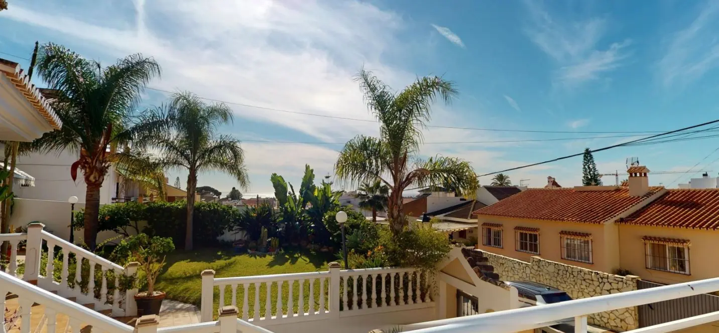 Sale of detached villa in Caleta de Vélez 1
