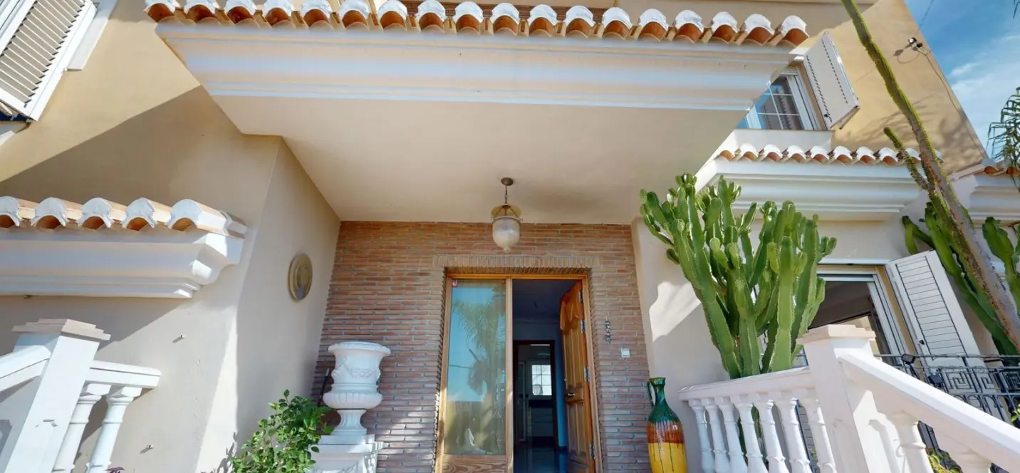 Sale of detached villa in Caleta de Vélez 2