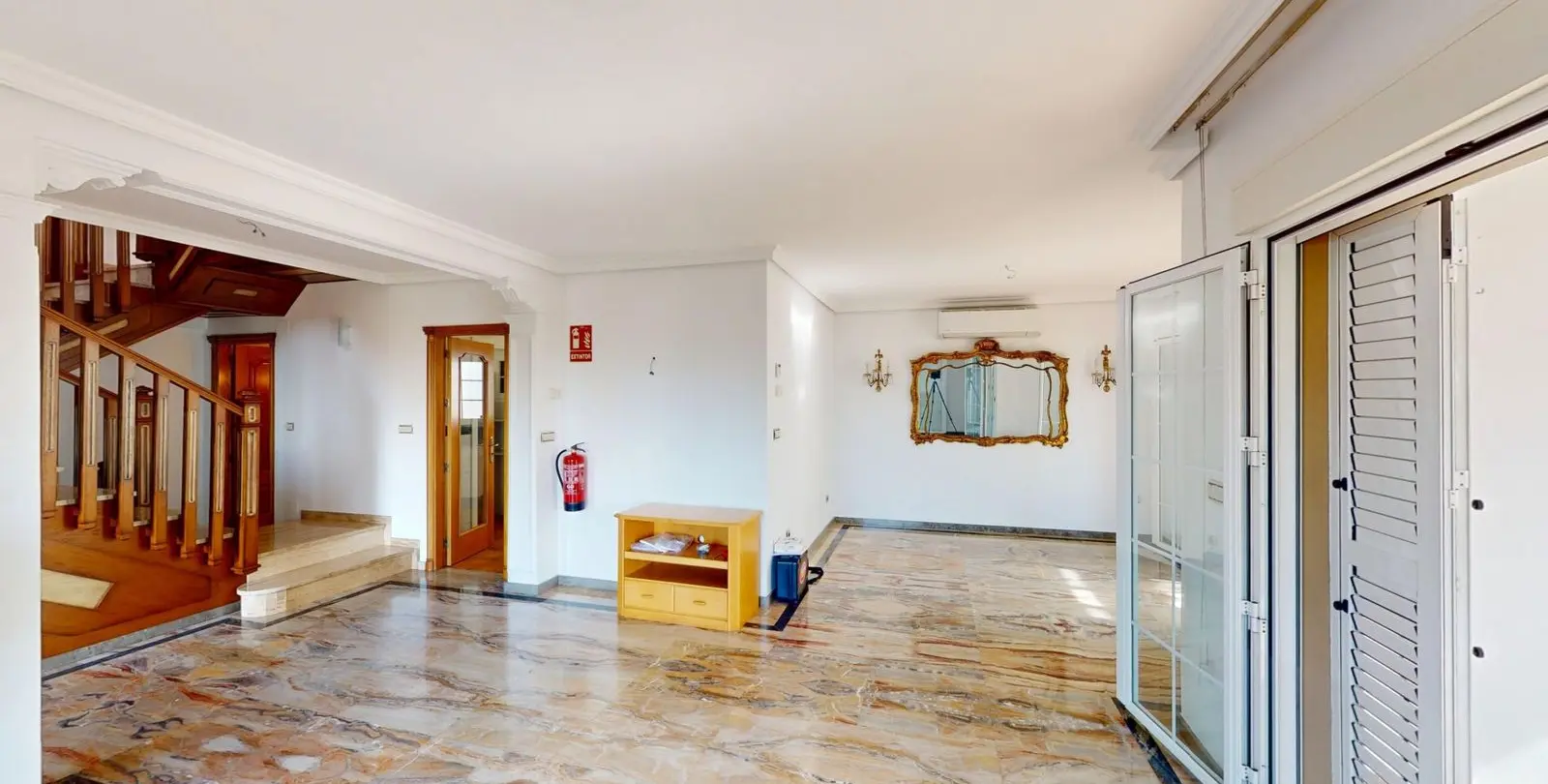 Продажа  отдельно стоящей виллы в Caleta de Vélez 12