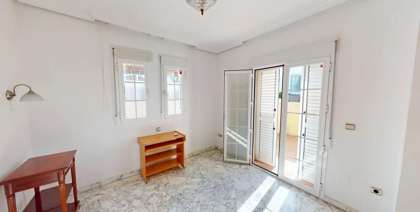 Продажа  отдельно стоящей виллы в Caleta de Vélez 32