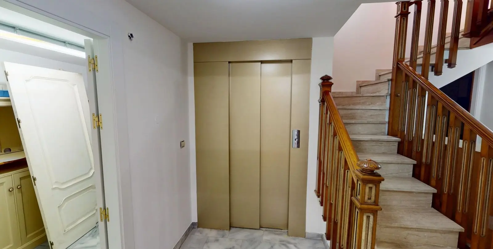 Продажа  отдельно стоящей виллы в Caleta de Vélez 44