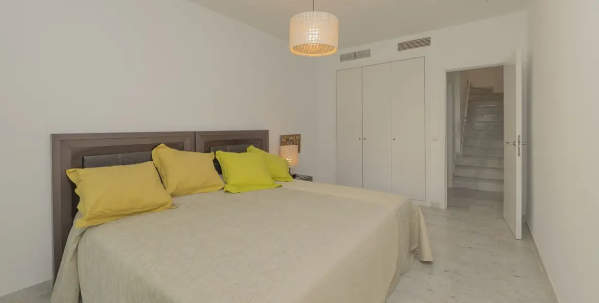 Sale of townhouse in Bahía de Marbella 23