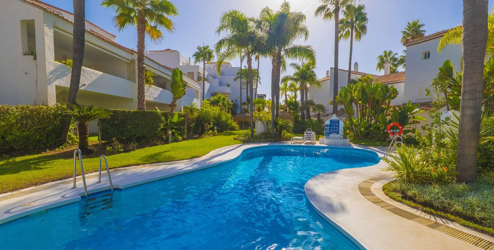 Venta de adosado en Bahía de Marbella 1