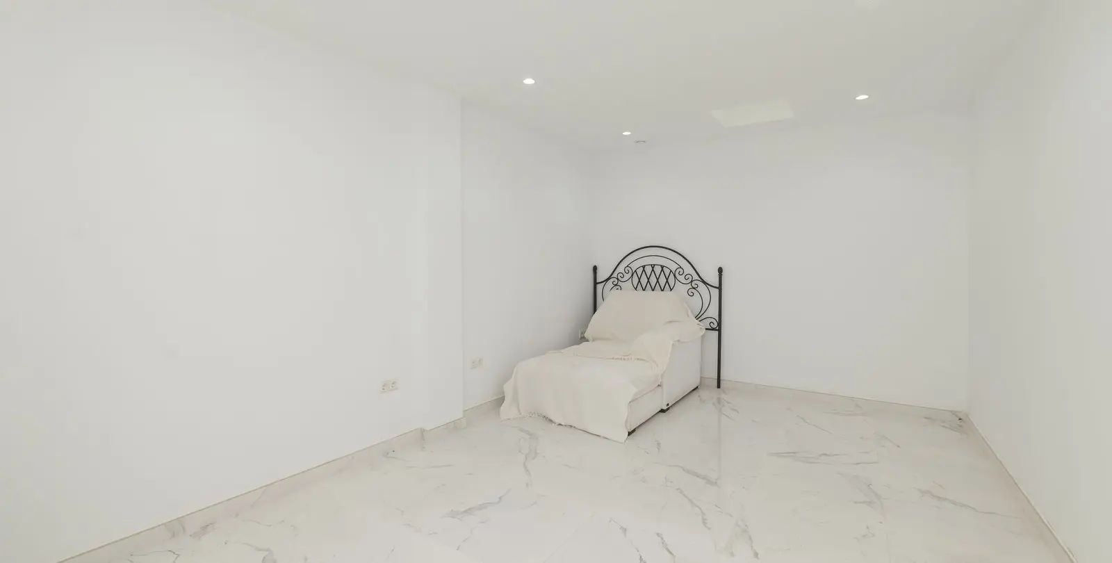 Venta de adosado en Bahía de Marbella 17