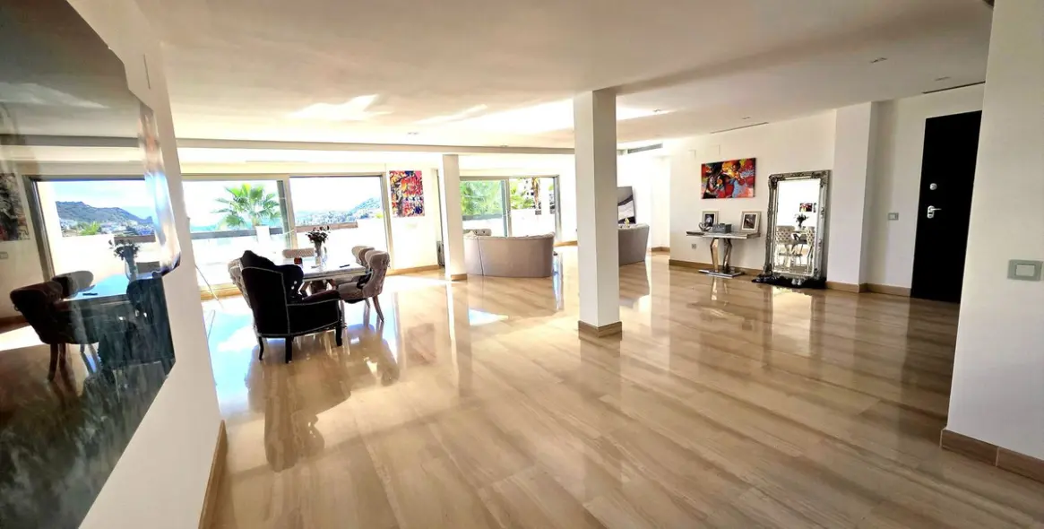 Продажа апартаментов на среднем этаже в Benahavís 1