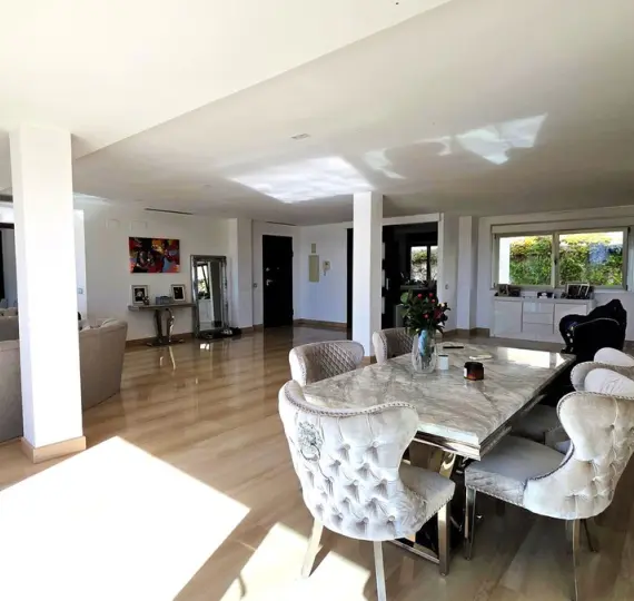 Продажа апартаментов на среднем этаже в Benahavís