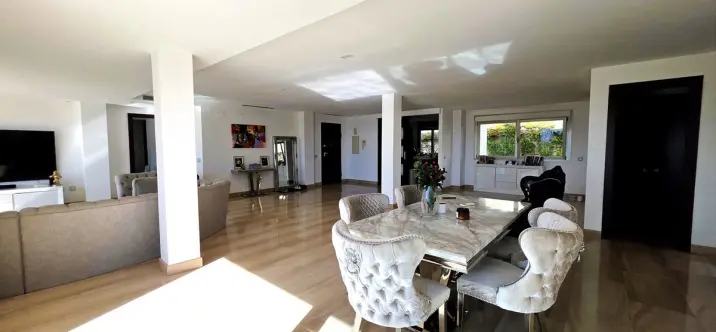 Продажа апартаментов на среднем этаже в Benahavís 1