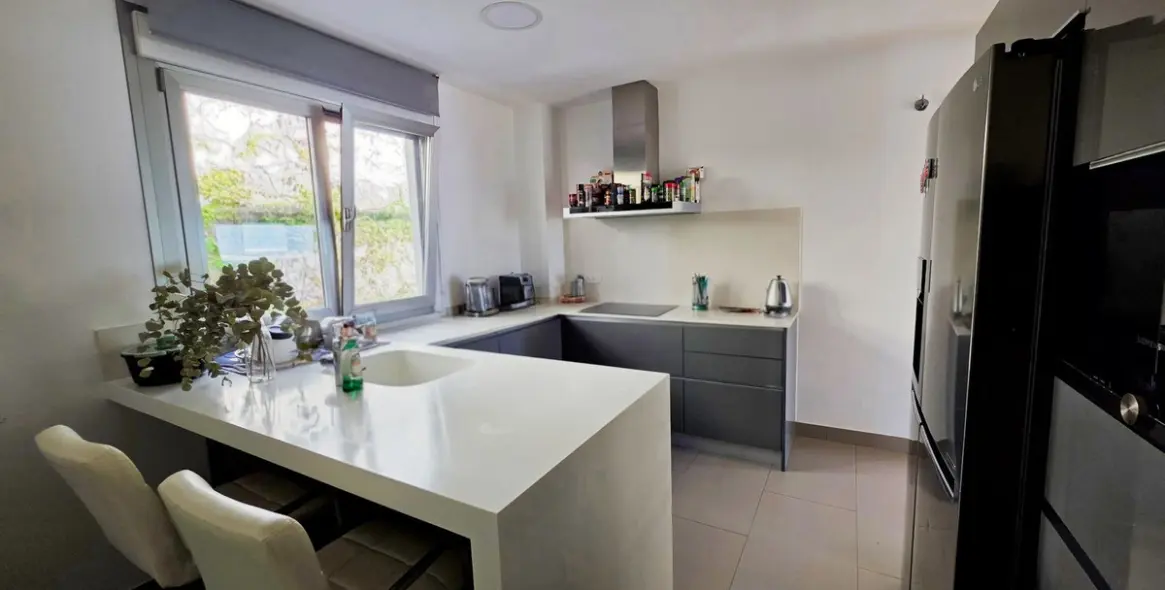 Продажа апартаментов на среднем этаже в Benahavís 3