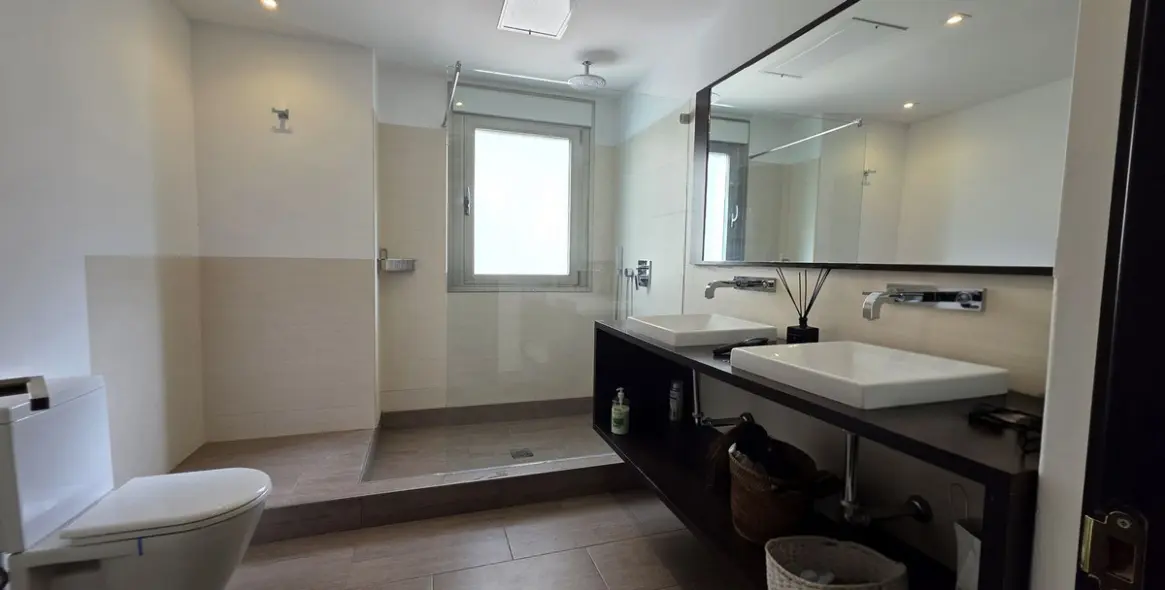 Продажа апартаментов на среднем этаже в Benahavís 19