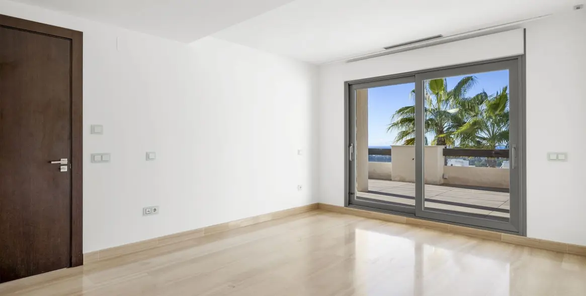 Sale of middle floor apartment in Benahavís 21