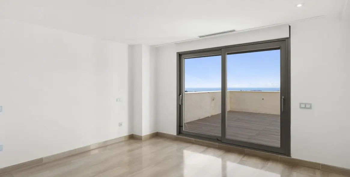 Sale of middle floor apartment in Benahavís 24