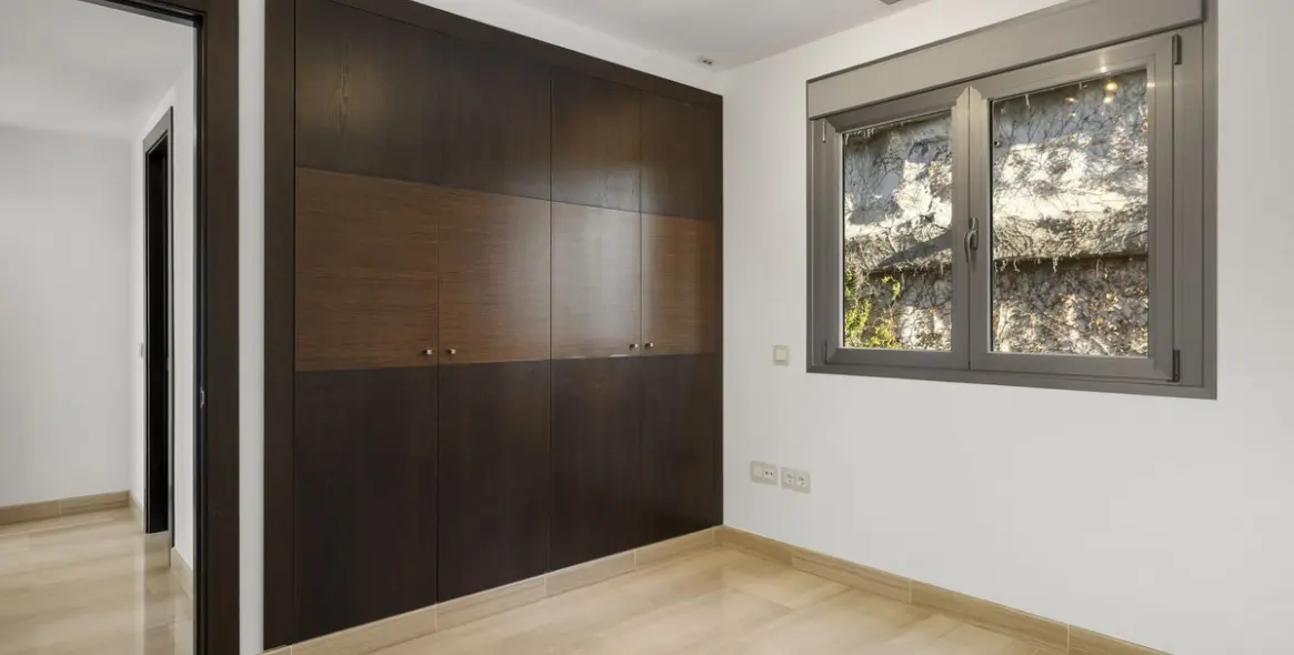 Sale of middle floor apartment in Benahavís 27