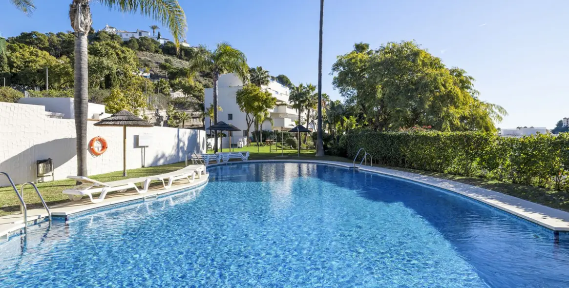 Sale of middle floor apartment in Benahavís 31