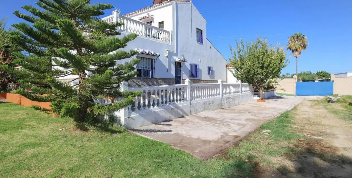 Sale of detached villa in Alhaurín de la Torre 1