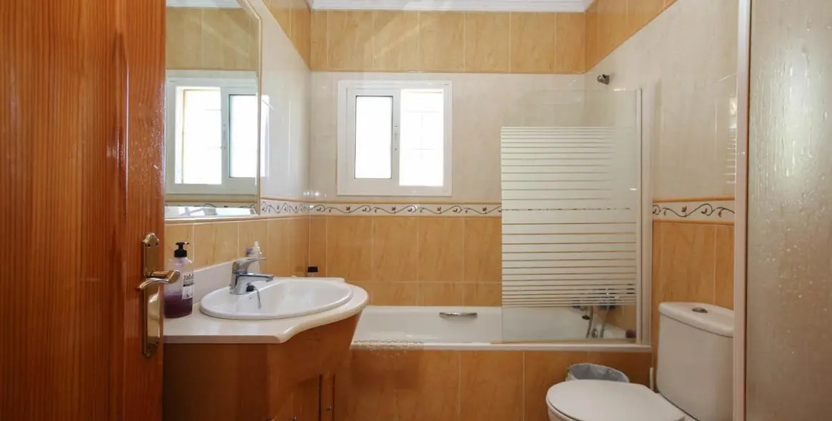 Sale of detached villa in Alhaurín de la Torre 16