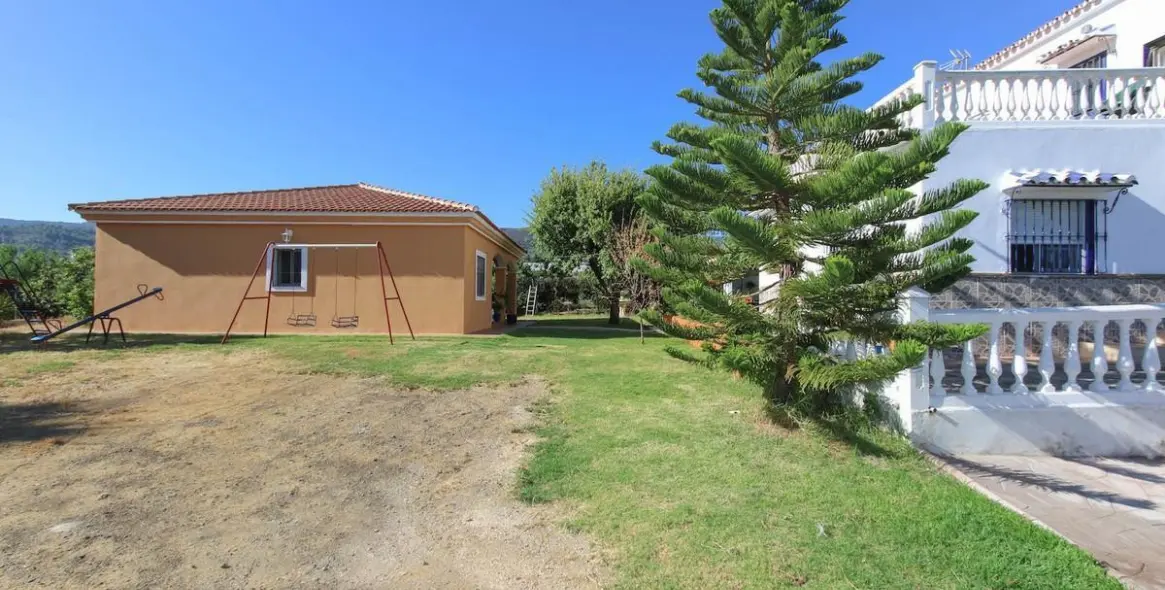 Sale of detached villa in Alhaurín de la Torre 23