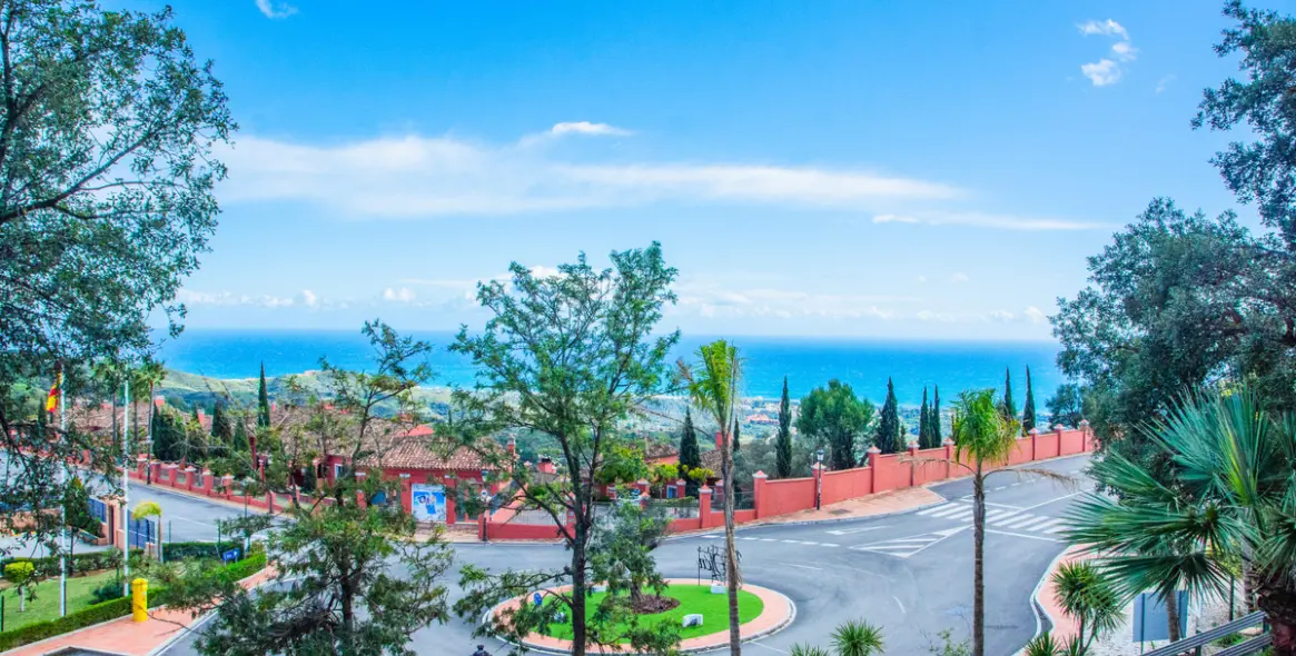 Sale of middle floor apartment in La Mairena 34