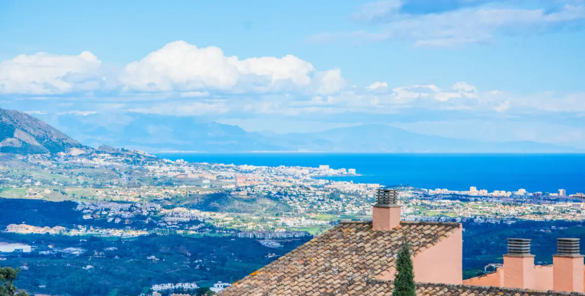 Sale of middle floor apartment in La Mairena 38