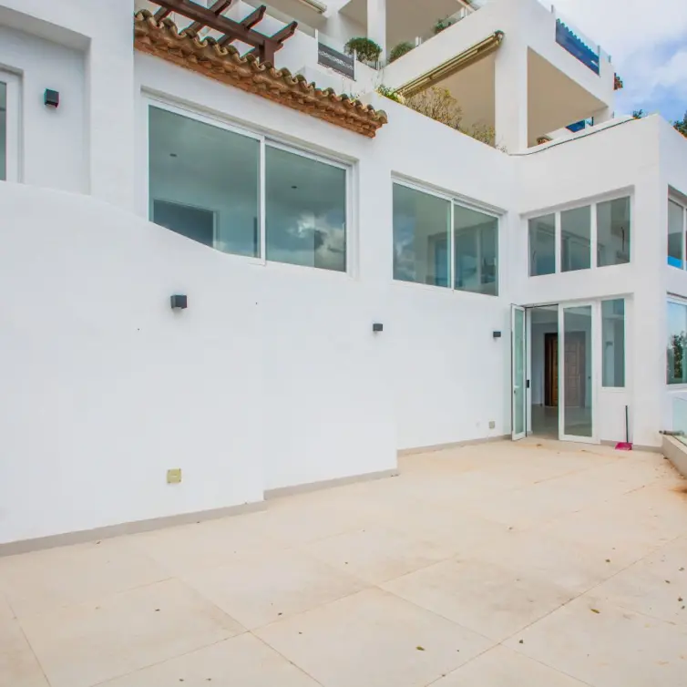 Venta de apartamento en planta media en La Mairena