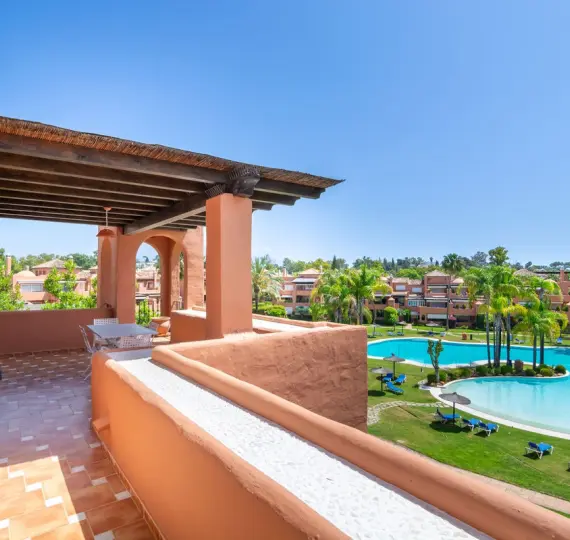 Venta de ático en Guadalmina Baja