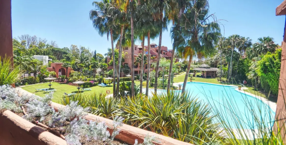 Sale of penthouse in Guadalmina Baja 21