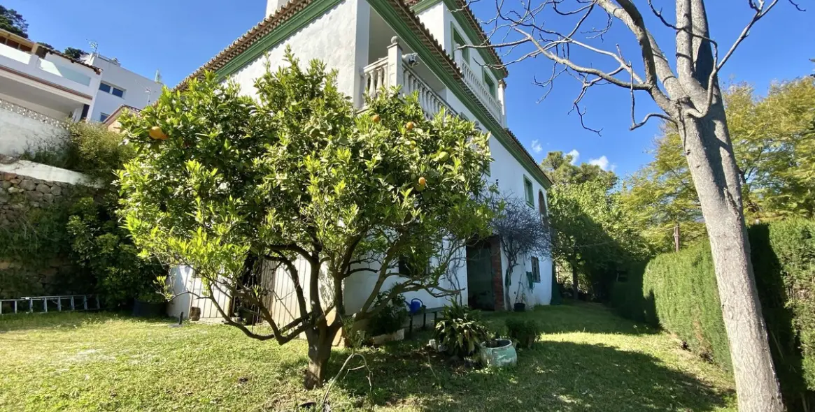 Продажа  отдельно стоящей виллы в Benahavís (район Benahavís) 1