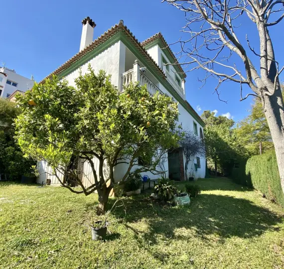 Oтдельно стоящая вилла R4677088