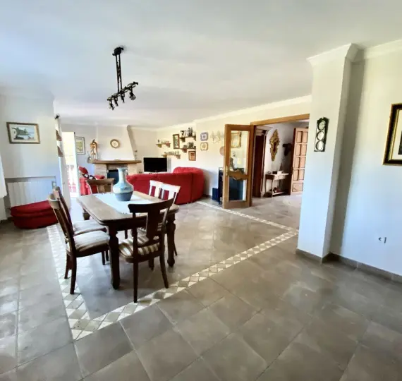 Oтдельно стоящая вилла R4677088