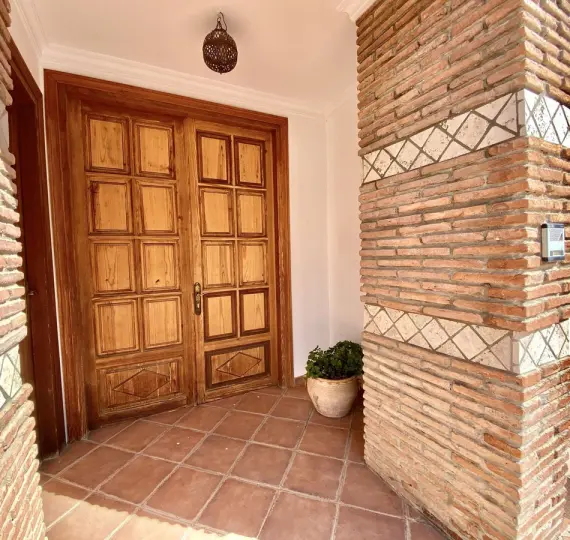 Oтдельно стоящая вилла R4677088