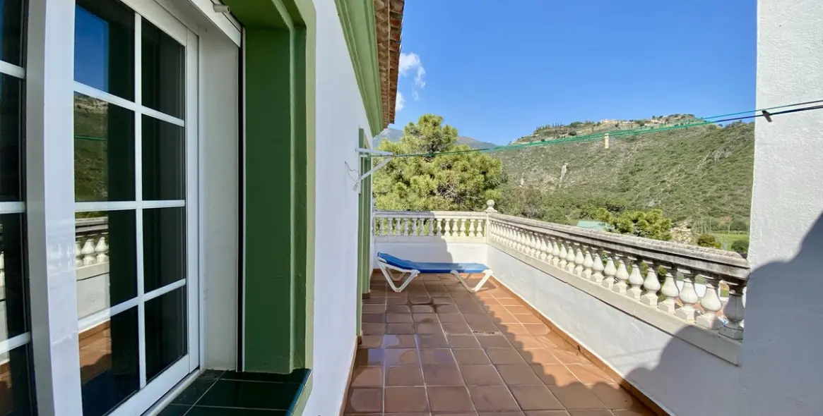 Продажа  отдельно стоящей виллы в Benahavís (район Benahavís) 10