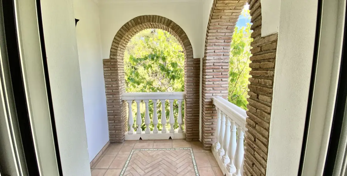 Продажа  отдельно стоящей виллы в Benahavís (район Benahavís) 12