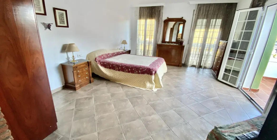 Продажа  отдельно стоящей виллы в Benahavís (район Benahavís) 17