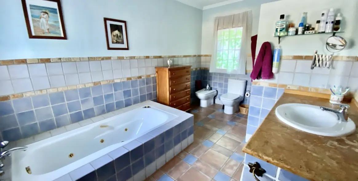 Продажа  отдельно стоящей виллы в Benahavís (район Benahavís) 18