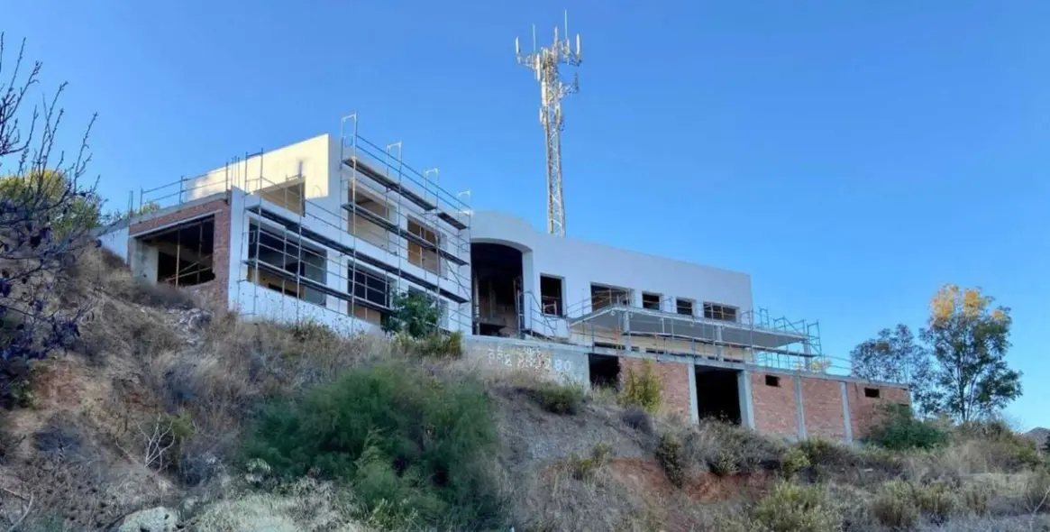 Venta de villa independiente en Las Chapas 1