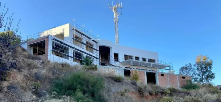 Продажа  отдельно стоящей виллы в Las Chapas 0