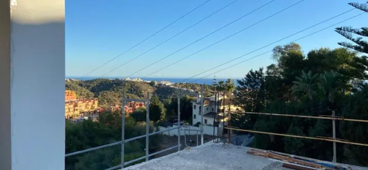 Продажа  отдельно стоящей виллы в Las Chapas 1