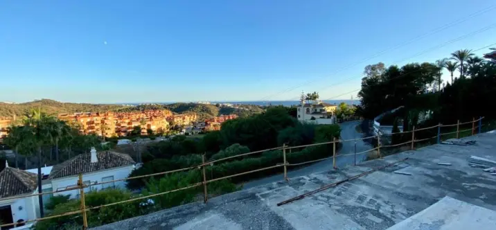 Продажа  отдельно стоящей виллы в Las Chapas 2