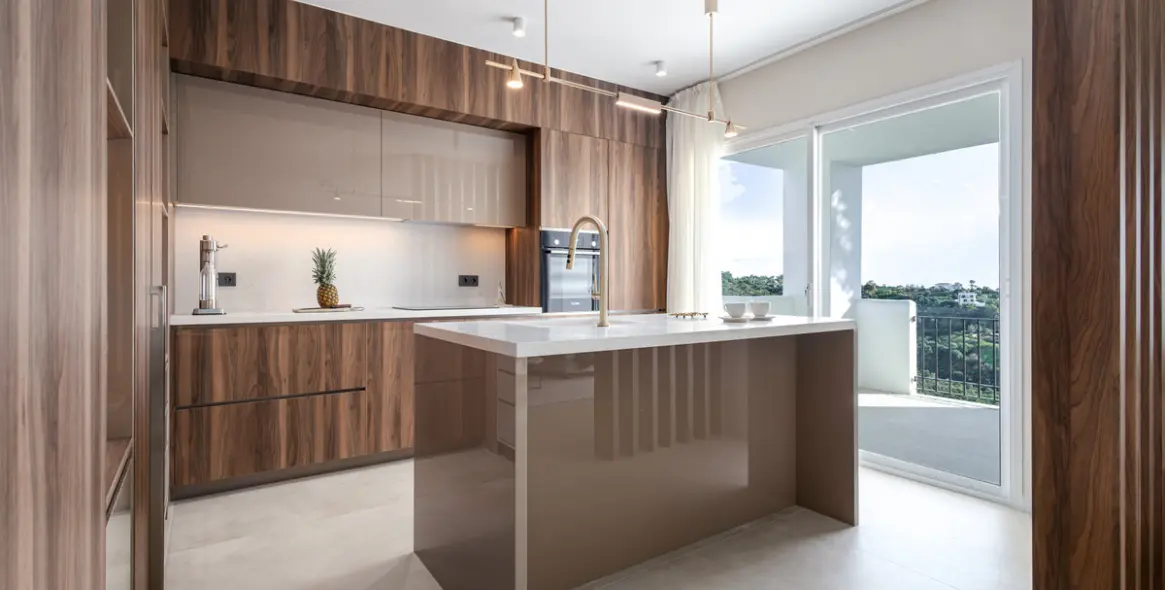 Sale of middle floor apartment in Benahavís 3