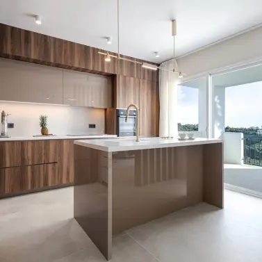 Alquiler a largo plazo de apartamento en planta media en Benahavís