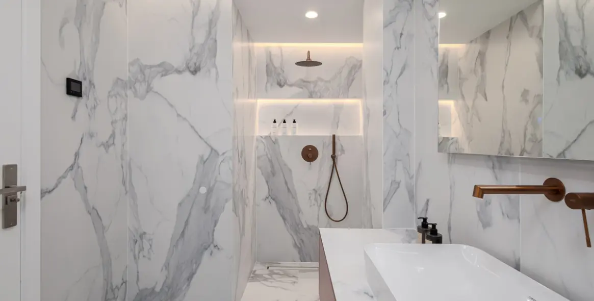 Sale of middle floor apartment in Benahavís 16