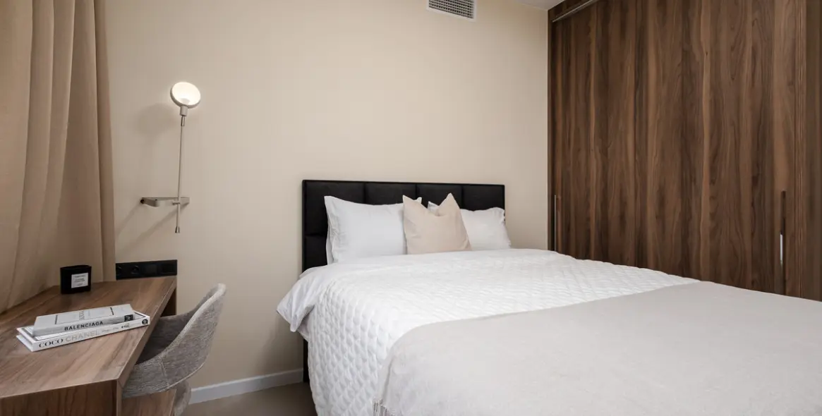 Sale of middle floor apartment in Benahavís 17