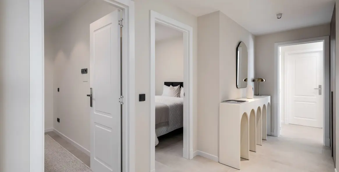 Sale of middle floor apartment in Benahavís 18