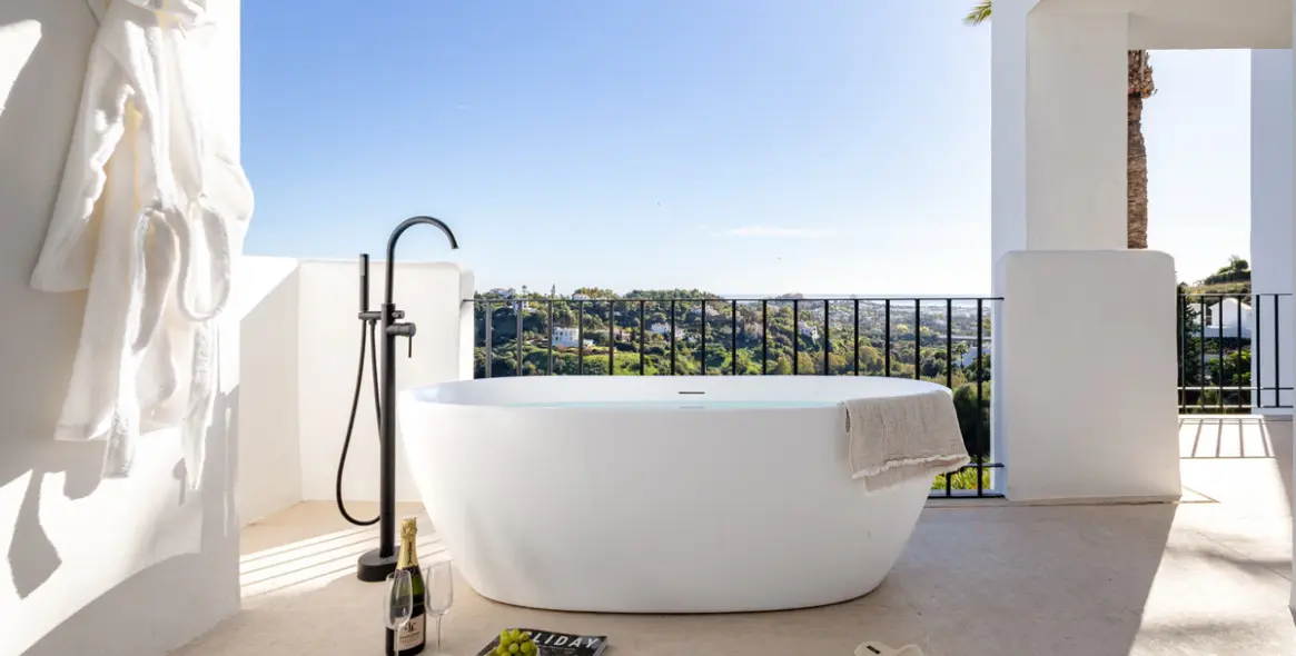 Sale of middle floor apartment in Benahavís 19