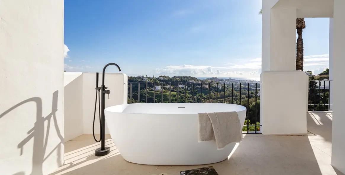 Sale of middle floor apartment in Benahavís 20